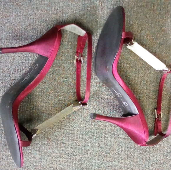 Red velvet heels - Picture 1 of 4